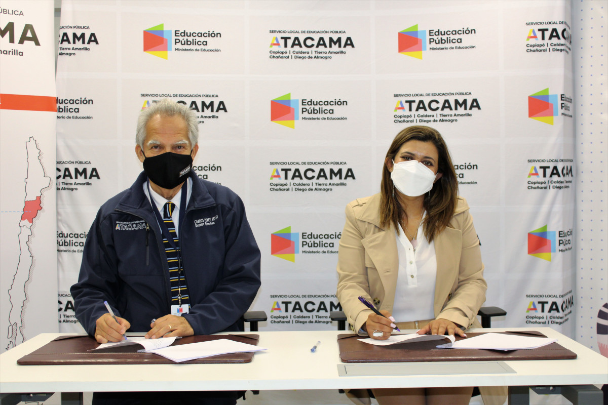 SLEP Atacama y SERNAMEG firman convenio de colaboración para el Programa 4 a 7