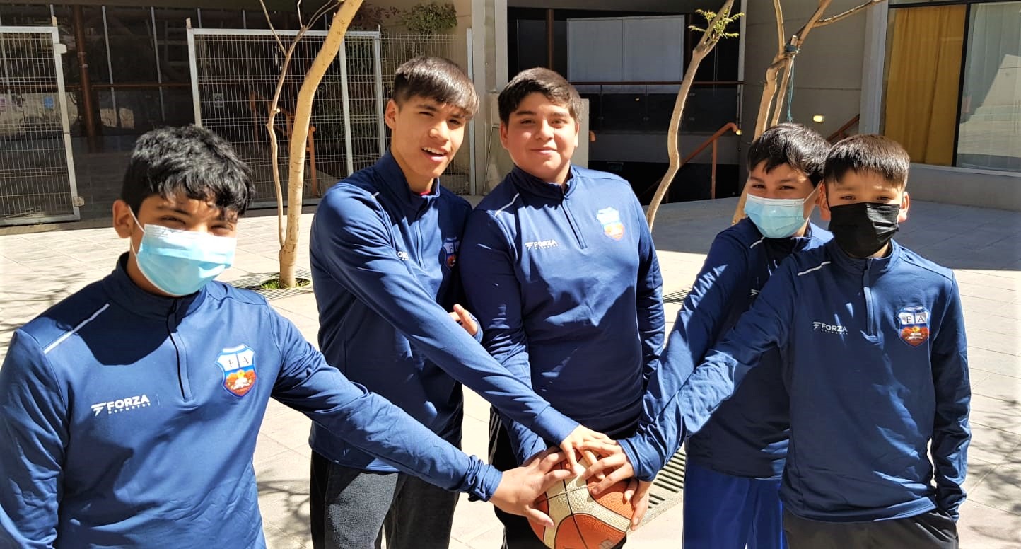 Estudiantes del Liceo Fernando Ariztía representan a la región en Campeonato Nacional de Básquetbol