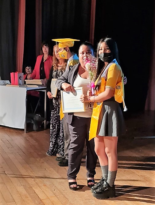 Con la convicción de ser profesionales y buenas personas 49 estudiantes egresaron de Escuela Marta Aguilar Zerón del SLEP Atacama