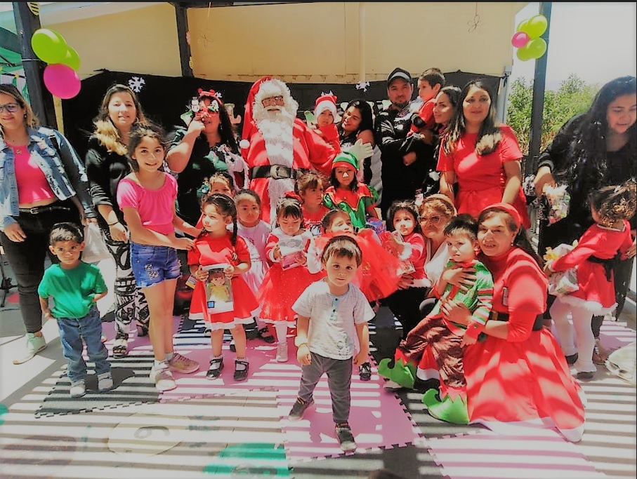 Viejito Pascuero visitó Jardín Infantil Semillitas de Plata del SLEP Atacama y párvulos celebraron navidad junto a sus familias