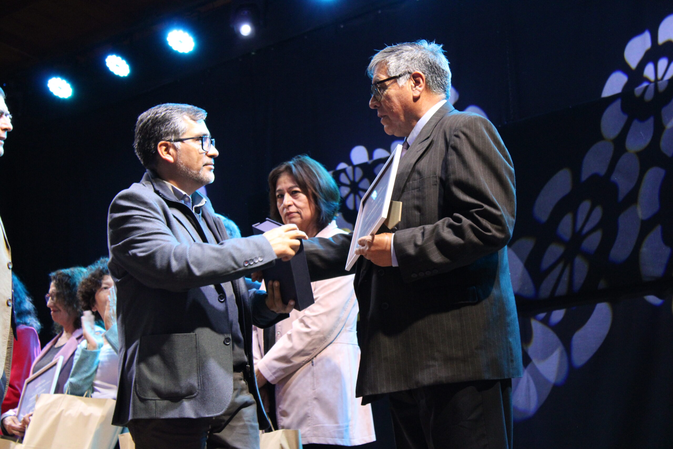 Educación Pública de Atacama reconoció trayectoria laboral de docentes y asistentes de la educación