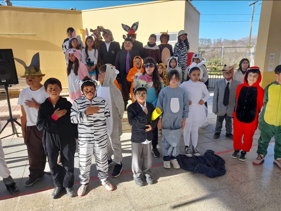 Con teatro y acciones pedagógicas Escuela San Pedro de SLEP Atacama conmemoró Día Mundial del Medio Ambiente