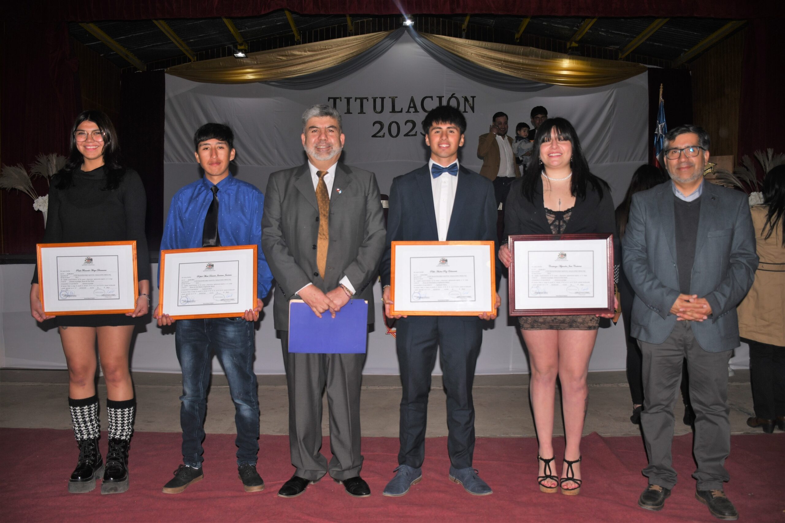 48 jóvenes reciben títulos y destacan en prácticas profesionales tras egresar de Liceo Manuel Magalhaes del SLEP Atacama