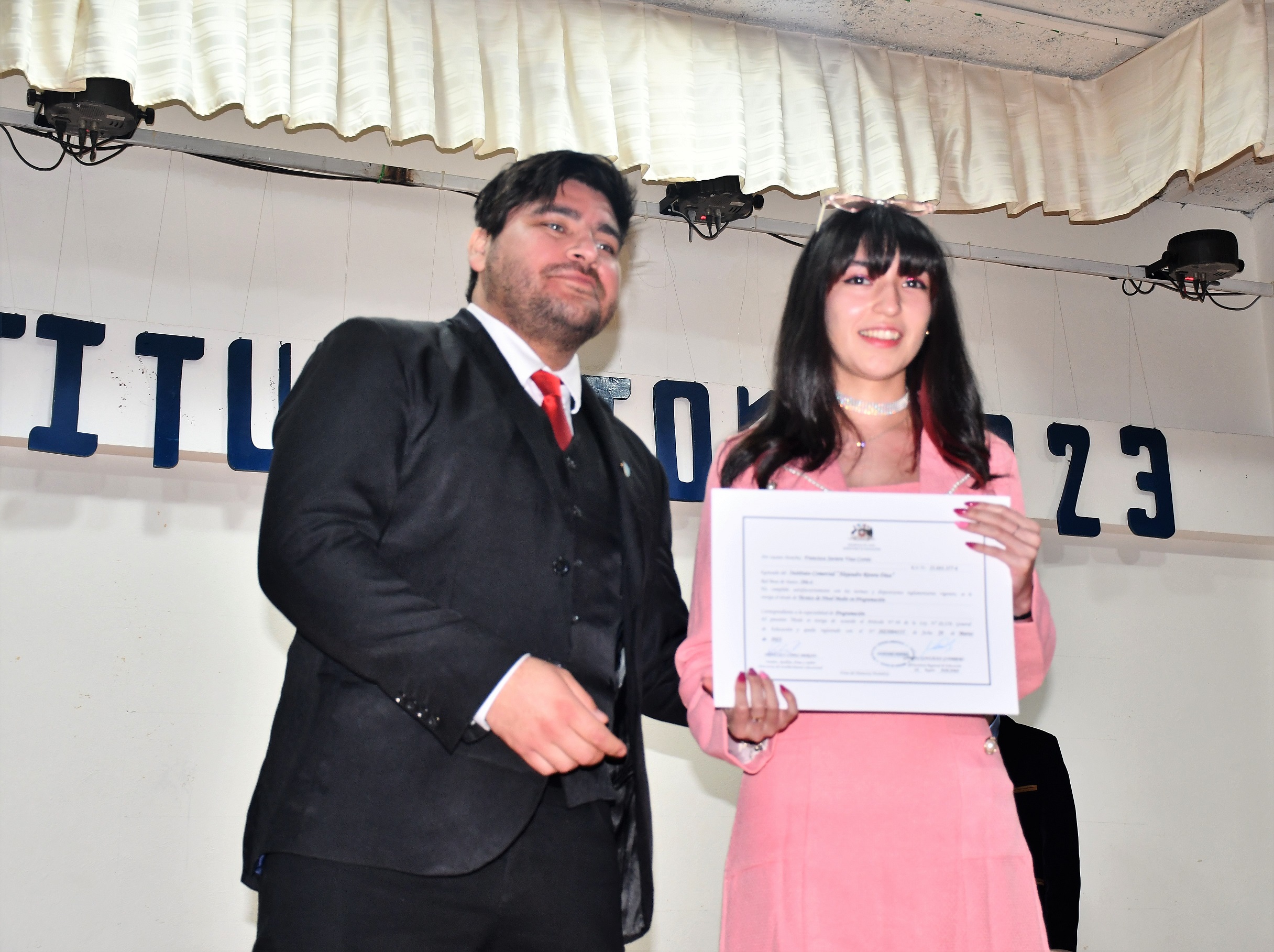 80 jóvenes reciben títulos técnicos profesionales y egresan con éxito de Instituto Comercial del SLEP Atacama