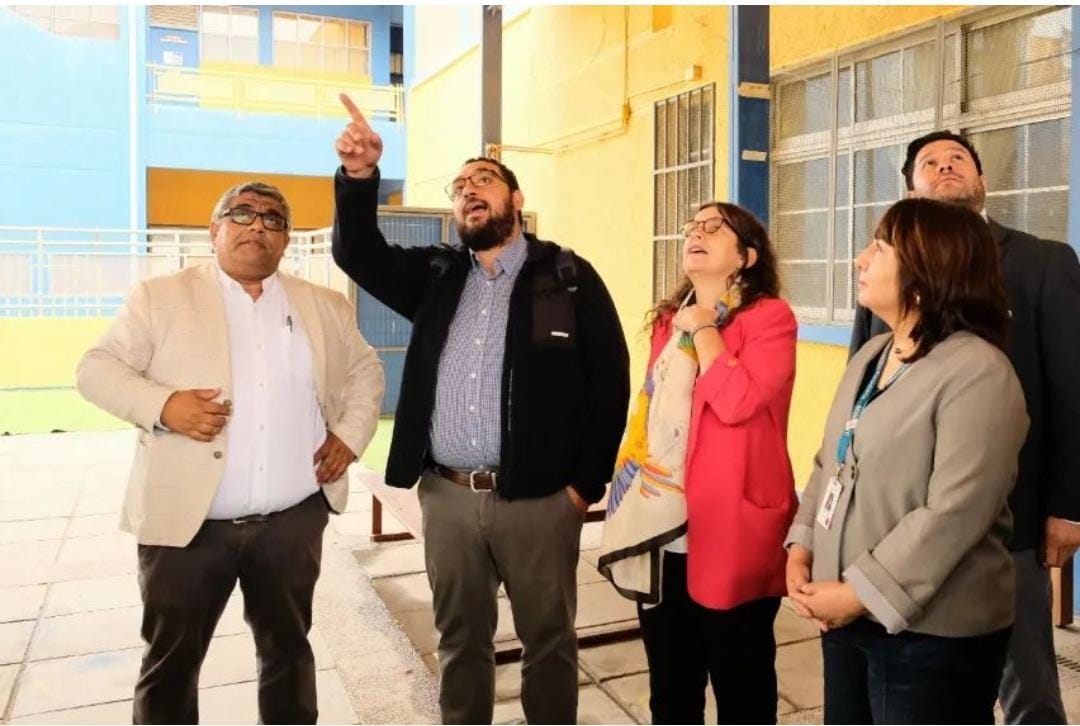 Ministro de Educación encabeza visita a escuela El Chañar de Copiapó
